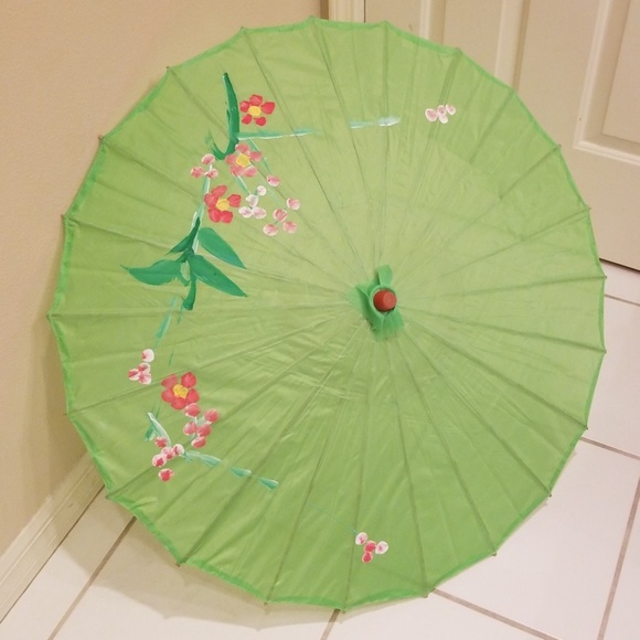 Chinese or Japanese Style Umbrella - Picture 4 of 8